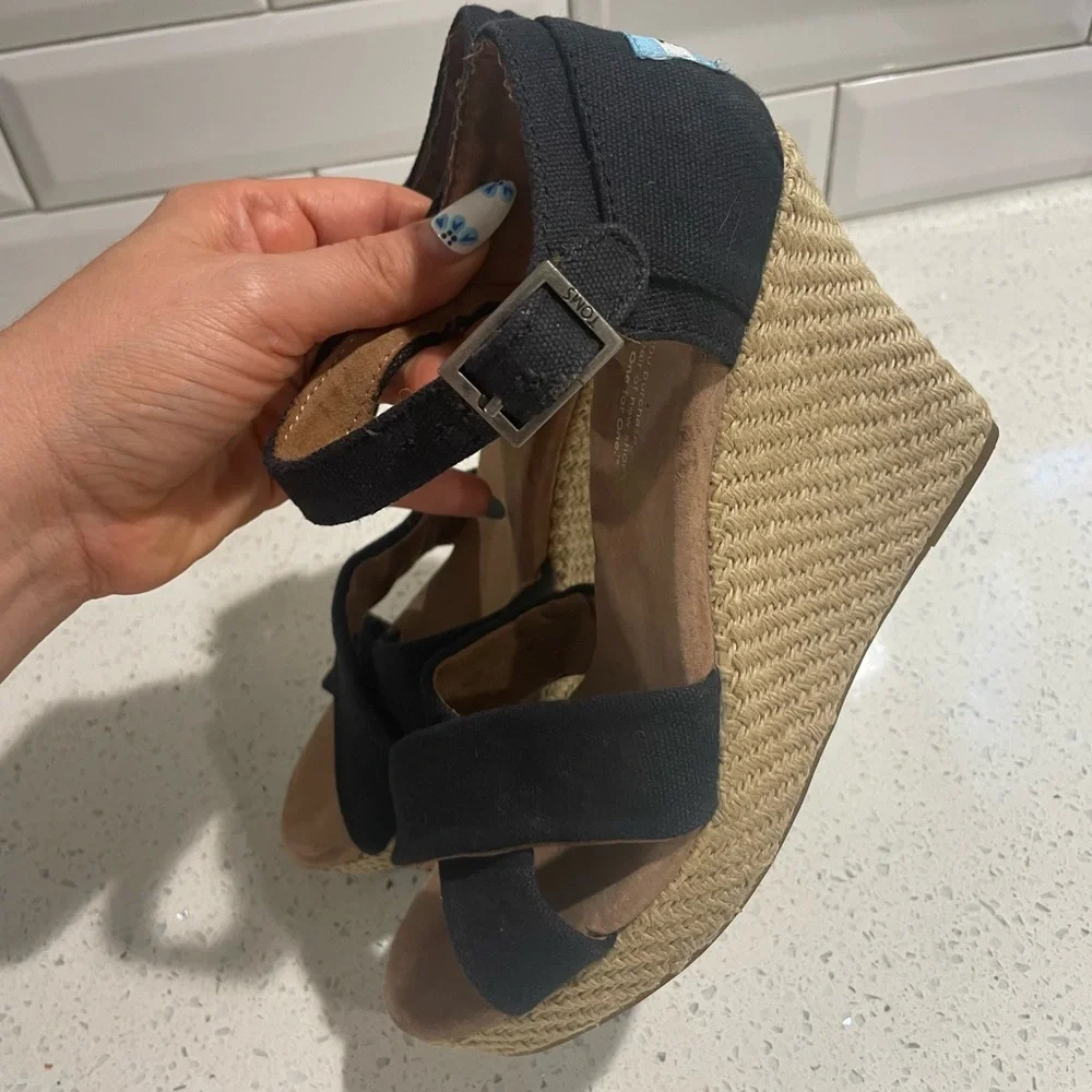 Toms elegant black